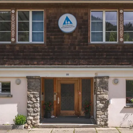Youth Hostel *